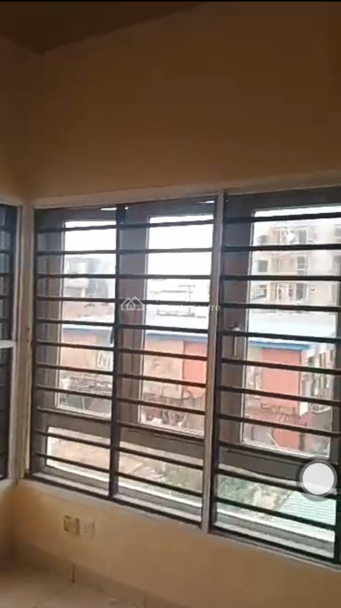 Lovely 3 Bedrooms Flat, Alagomeji, Yaba, Lagos, Flat / Apartment for Rent