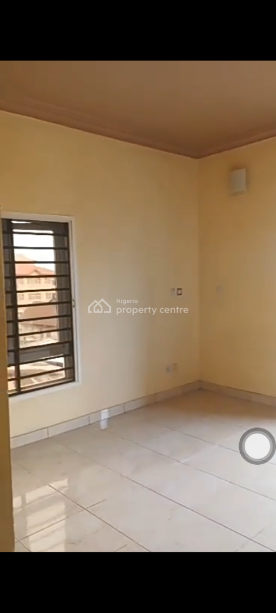 Lovely 3 Bedrooms Flat, Alagomeji, Yaba, Lagos, Flat / Apartment for Rent