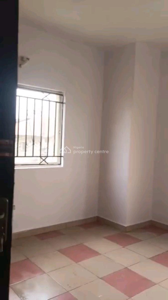 Newly Renovated 3bed Room Flat Upstairs Both Room En Suit with Gest to, Close to Yetunde Brown, Ifako, Gbagada, Lagos, Flat / Apartment for Rent
