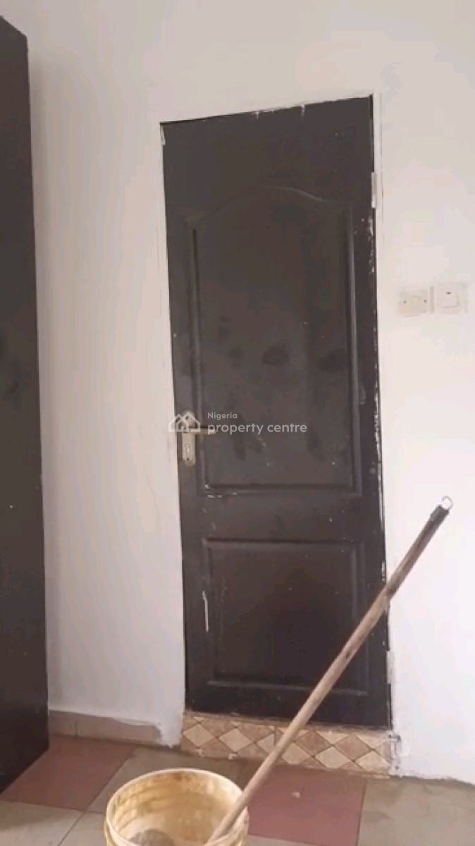 Newly Renovated 3bed Room Flat Upstairs Both Room En Suit with Gest to, Close to Yetunde Brown, Ifako, Gbagada, Lagos, Flat / Apartment for Rent