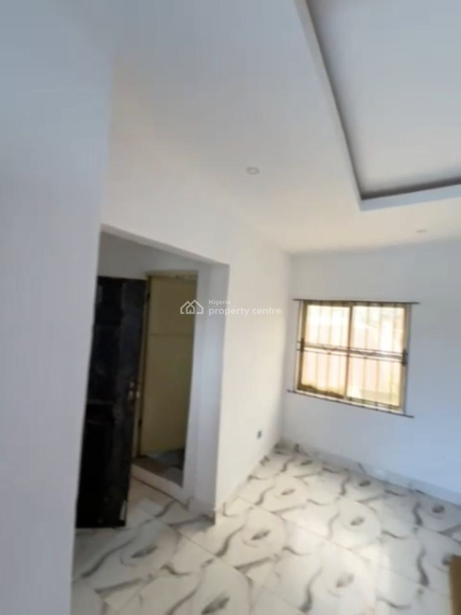 Specious & Decent Mini Flat ( Upstairs), Off Ilaje Road, Bariga, Shomolu, Lagos, Mini Flat (room and Parlour) for Rent