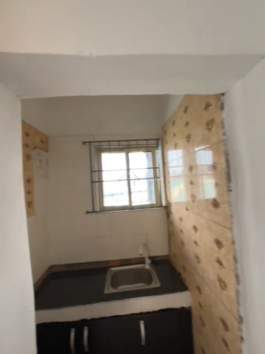 Specious & Decent Mini Flat ( Upstairs), Off Ilaje Road, Bariga, Shomolu, Lagos, Mini Flat (room and Parlour) for Rent
