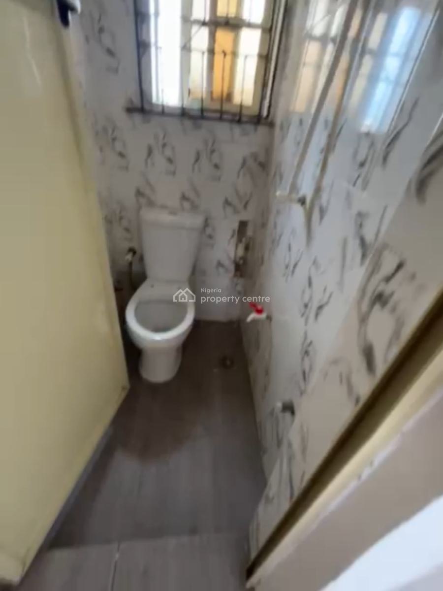 Specious & Decent Mini Flat ( Upstairs), Off Ilaje Road, Bariga, Shomolu, Lagos, Mini Flat (room and Parlour) for Rent