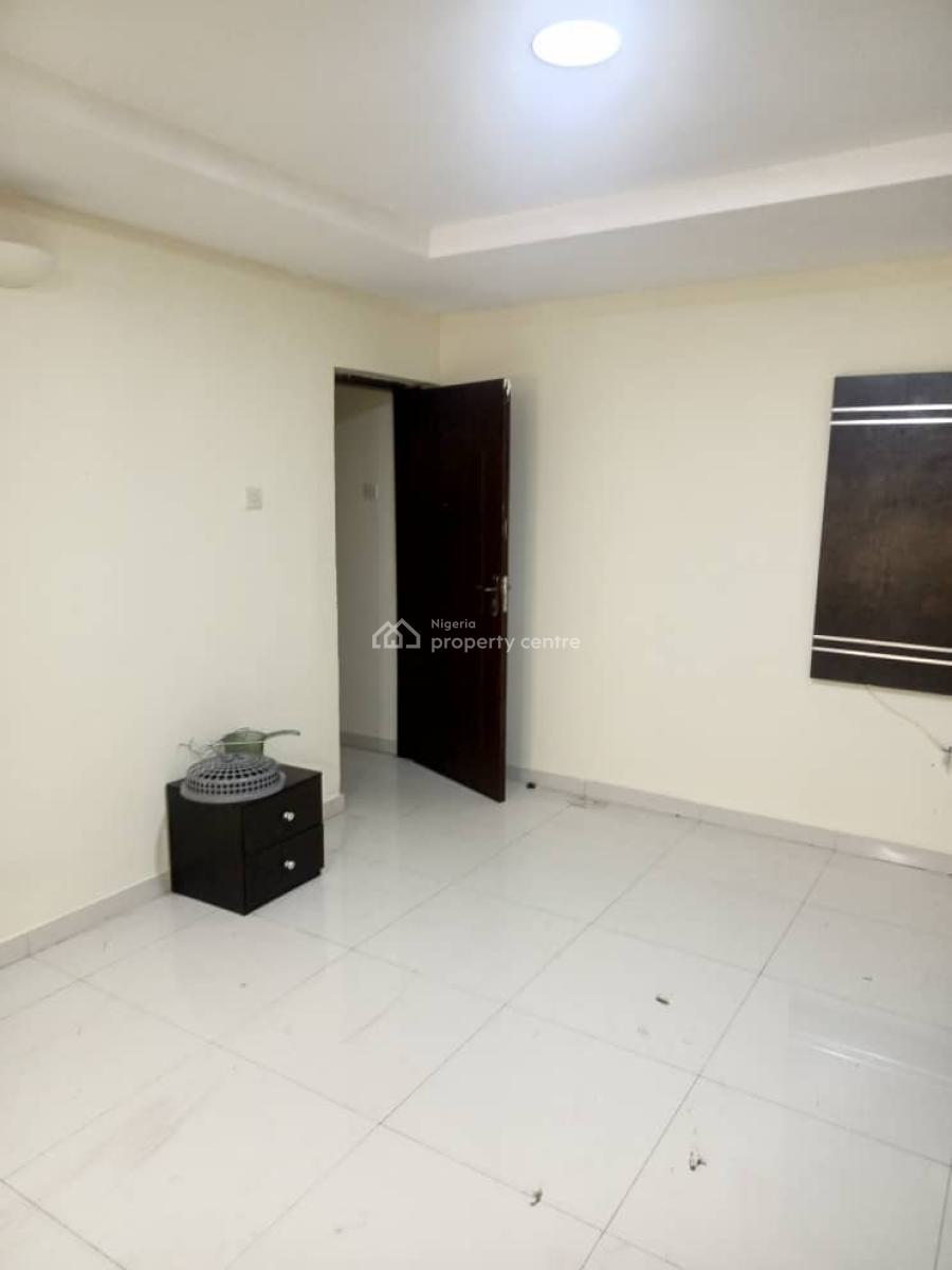 3 Bedroom Apartment  with a Room Bq, Off Odeku, Victoria Island (vi), Lagos, Flat / Apartment for Rent