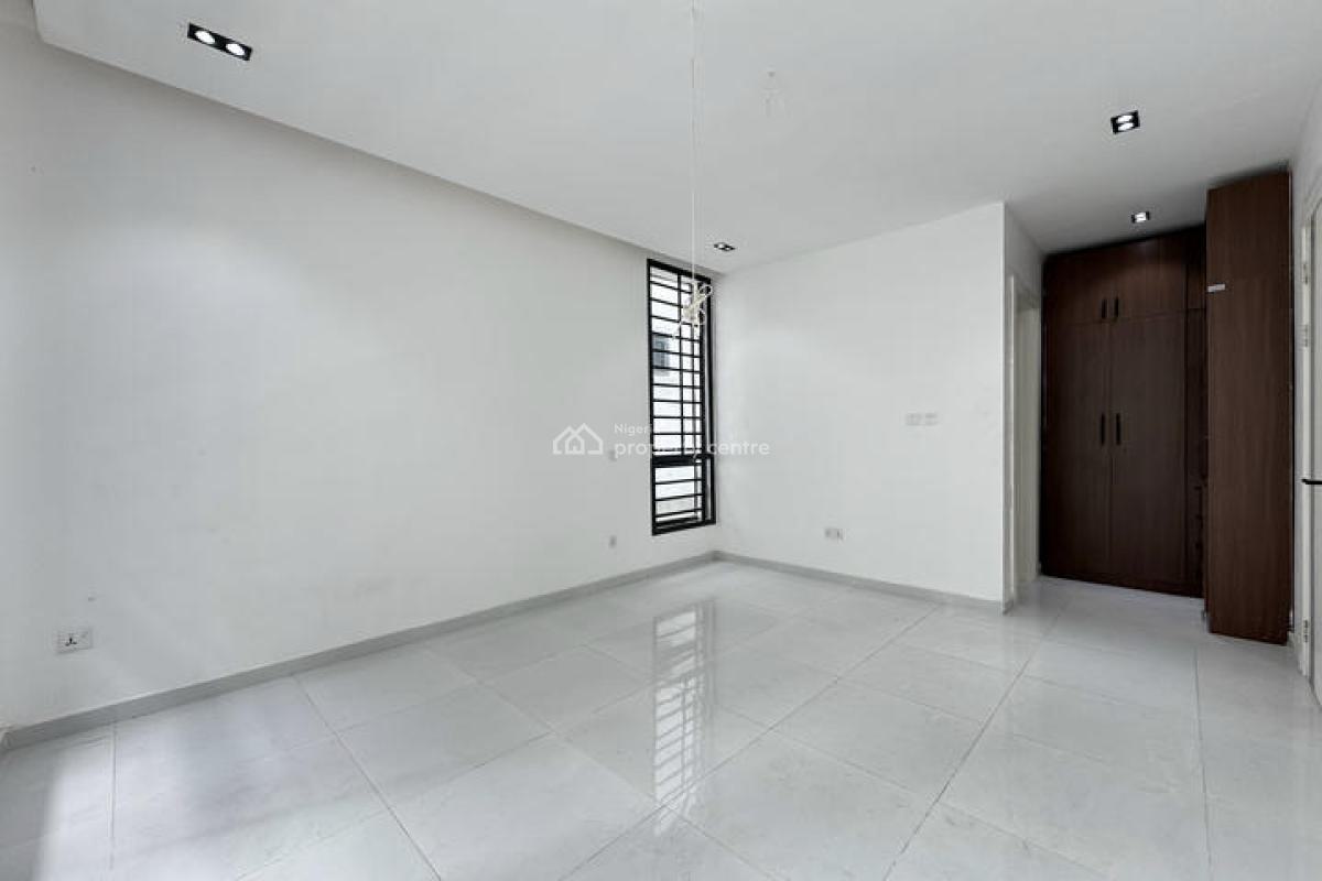 Luxury 2 Bedroom Apartment with Swimming Pool and Gym, Ologolo, Lekki, Lagos, Block of Flats for Sale