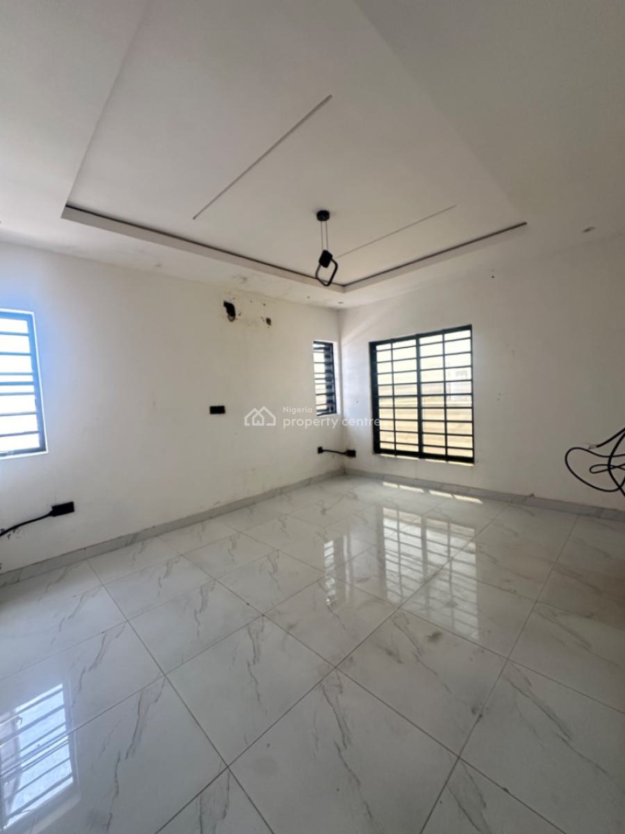 Serviced 2 Bedrooms Penthouse with Gym, Ologolo, Lekki, Lagos, Flat / Apartment for Rent