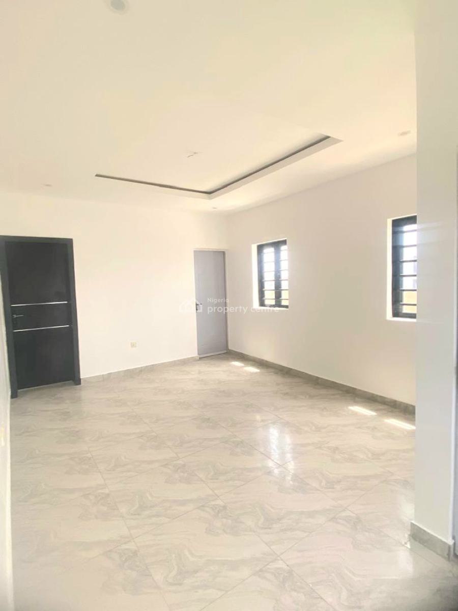 2 Bedroom Apartment in a Good Estate, Ologolo, Lekki, Lagos, Flat / Apartment for Sale