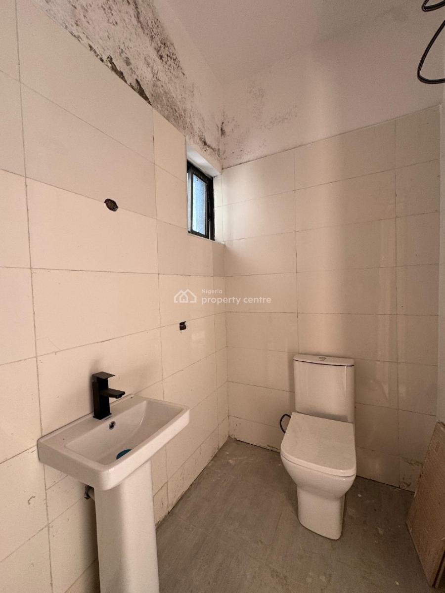 Well Built Stunning  2 Bedroom  Apartments  in a Well Secured Location, Lekki Phase 1, Lekki, Lagos, Flat / Apartment for Sale
