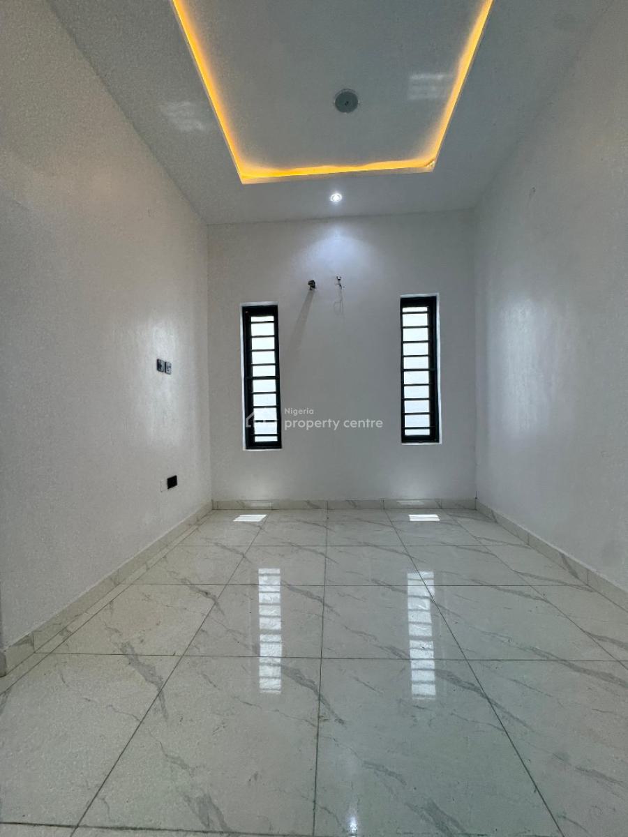 Stunning  5 Bedroom  Semi-detached  Duplex with a Bq and a Driveway, Ologolo, Lekki, Lagos, Semi-detached Duplex for Sale