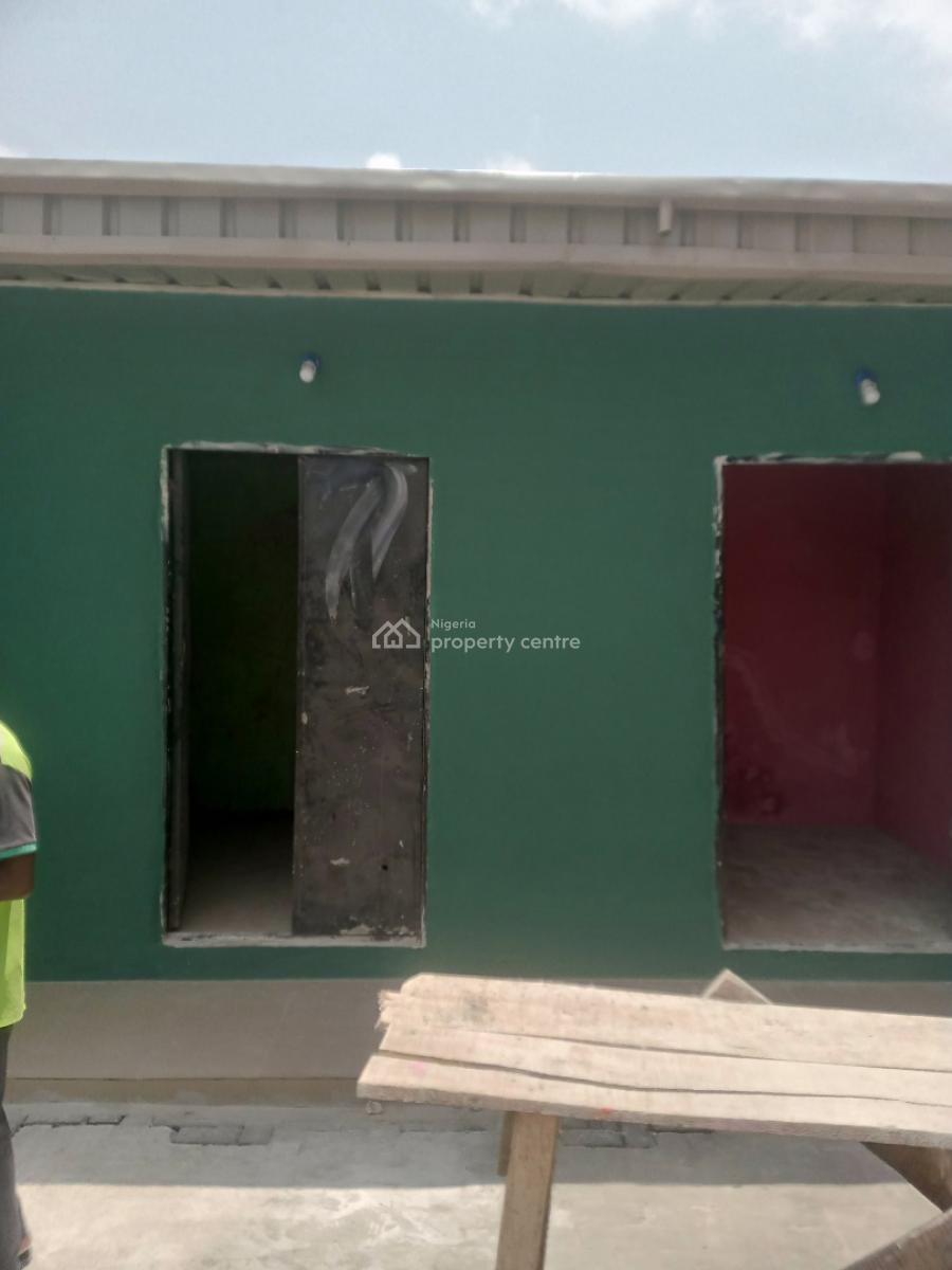 Portable Standard Shop in a Busy Area, Facing Express Road, Bogije, Ibeju Lekki, Lagos, Shop for Rent