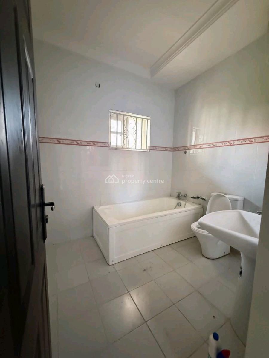 Newly Vacated 3 Bedrooms Terraced Duplex, Guzape Main., Guzape District, Abuja, Terraced Duplex for Rent