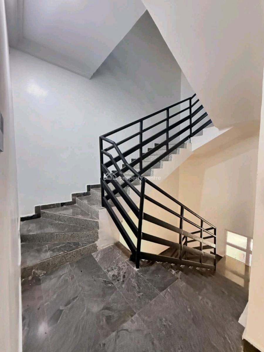 Newly Vacated 3 Bedrooms Terraced Duplex, Guzape Main., Guzape District, Abuja, Terraced Duplex for Rent