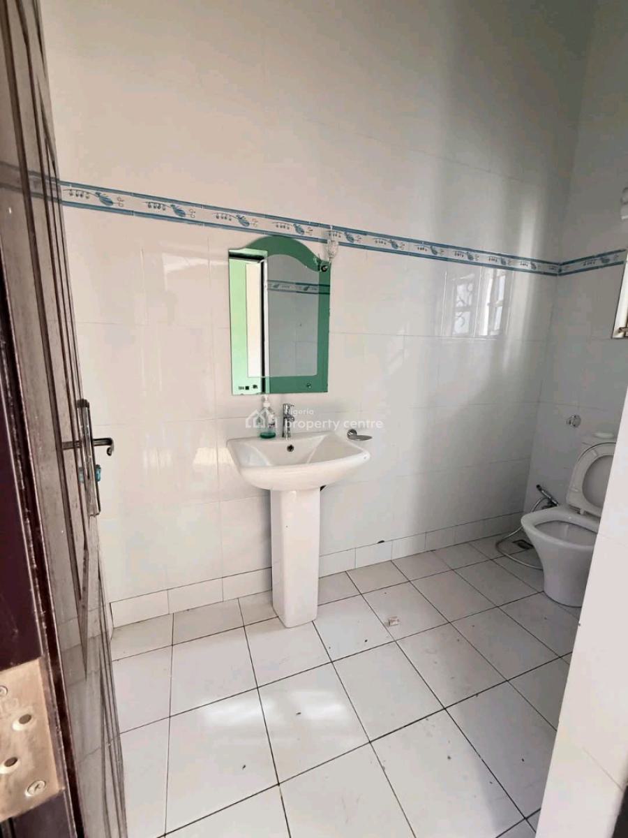 Newly Vacated 3 Bedrooms Terraced Duplex, Guzape Main., Guzape District, Abuja, Terraced Duplex for Rent