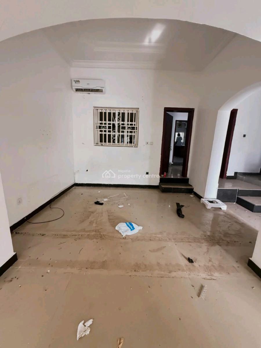Newly Vacated 3 Bedrooms Terraced Duplex, Guzape Main., Guzape District, Abuja, Terraced Duplex for Rent