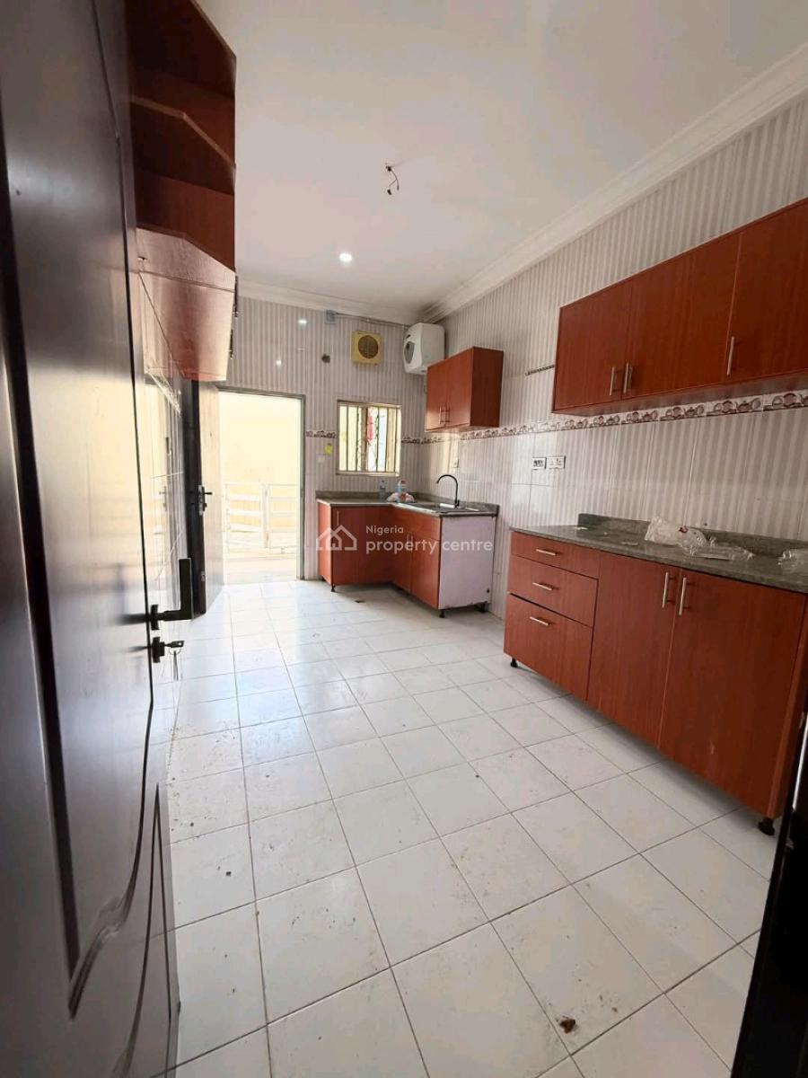 Newly Vacated 3 Bedrooms Terraced Duplex, Guzape Main., Guzape District, Abuja, Terraced Duplex for Rent
