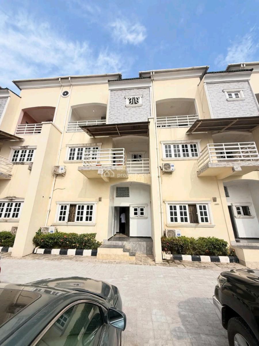 Newly Vacated 3 Bedrooms Terraced Duplex, Guzape Main., Guzape District, Abuja, Terraced Duplex for Rent
