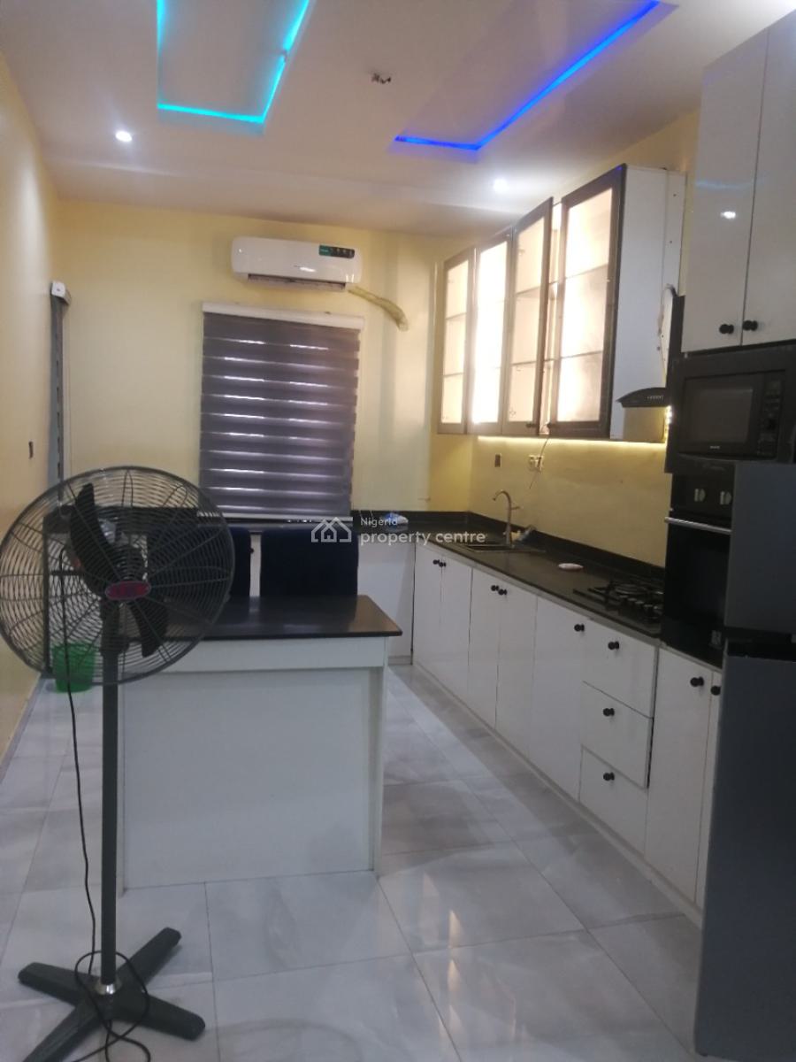 2 Bedroom Sophisticated Flat, Felicia Street, Omole Phase 2, Ikeja, Lagos, Flat / Apartment Short Let