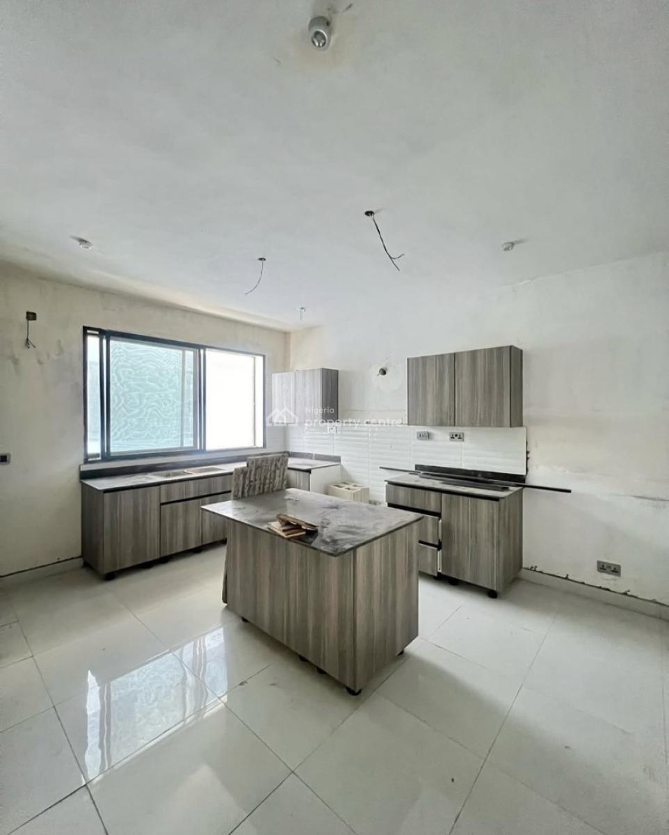 Newly Built and Serviced with 24/7 Power Supply 5 Bedroom En-suite Tow, Lekki Phase 1, Lekki, Lagos, Terraced Duplex for Rent