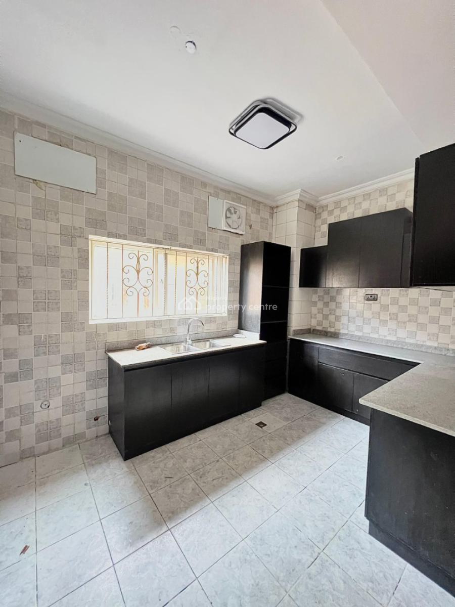 4 Bedrooms Terrace with Bq in a Secured Estate, Lekki Phase 1, Lekki, Lagos, Terraced Duplex for Rent