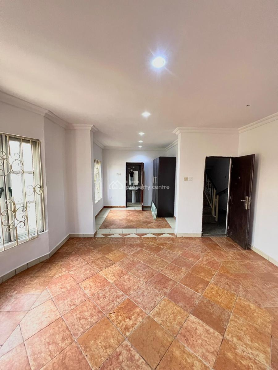 4 Bedrooms Terrace with Bq in a Secured Estate, Lekki Phase 1, Lekki, Lagos, Terraced Duplex for Rent