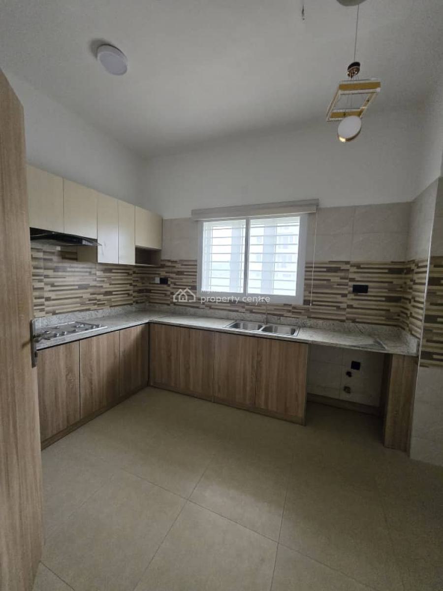 Very Spacious 1-bedroom Flat, 12/14 Olufemi Oonuga St, Mobile Road, Ilaje, Ajah, Lagos, Flat / Apartment for Sale