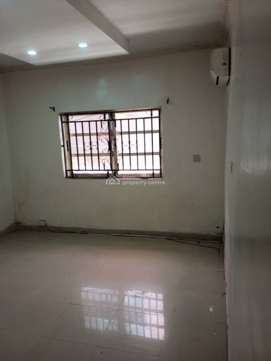 Spacious 2 Bedrooms Flat in an Estate, Ikoyi, Lagos, Flat / Apartment for Rent