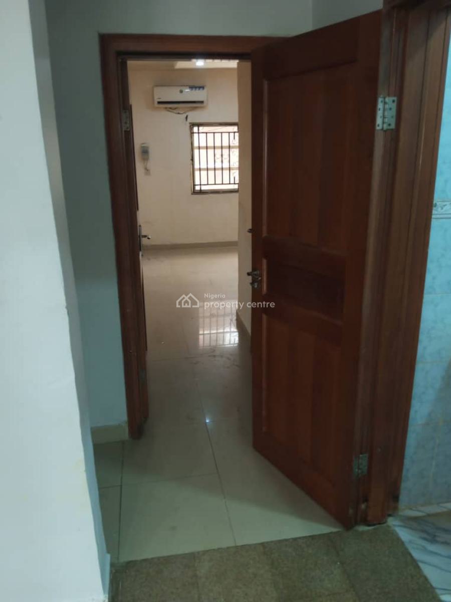 Spacious 2 Bedrooms Flat in an Estate, Ikoyi, Lagos, Flat / Apartment for Rent