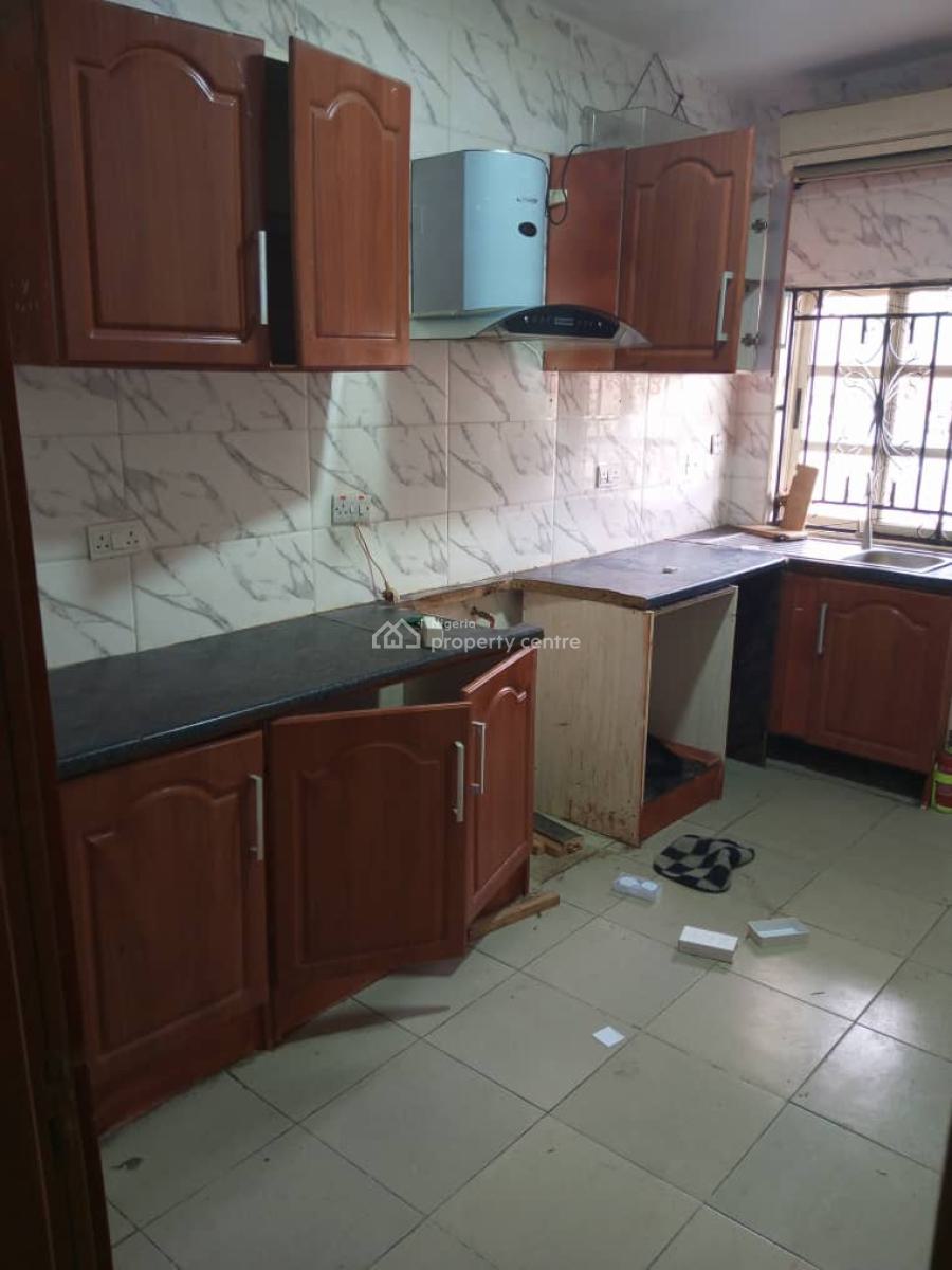 Spacious 2 Bedrooms Flat in an Estate, Ikoyi, Lagos, Flat / Apartment for Rent
