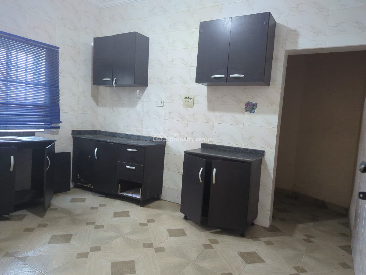 Experience The Enduring Allure of Vintage 3 Bedroom Home, Lekki Peninsula Scheme (2), Ogombo, Ajah, Lagos, Flat / Apartment for Rent