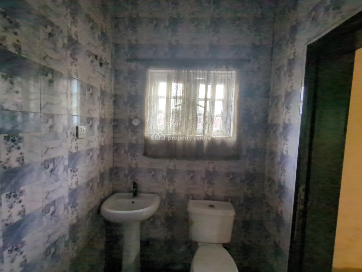 Experience The Enduring Allure of Vintage 3 Bedroom Home, Lekki Peninsula Scheme (2), Ogombo, Ajah, Lagos, Flat / Apartment for Rent