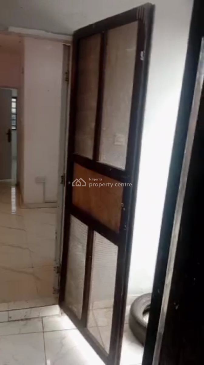 Standard & Spacious 2-bedroom Flat, Fadipe Street, Shomolu, Lagos, Flat / Apartment for Rent