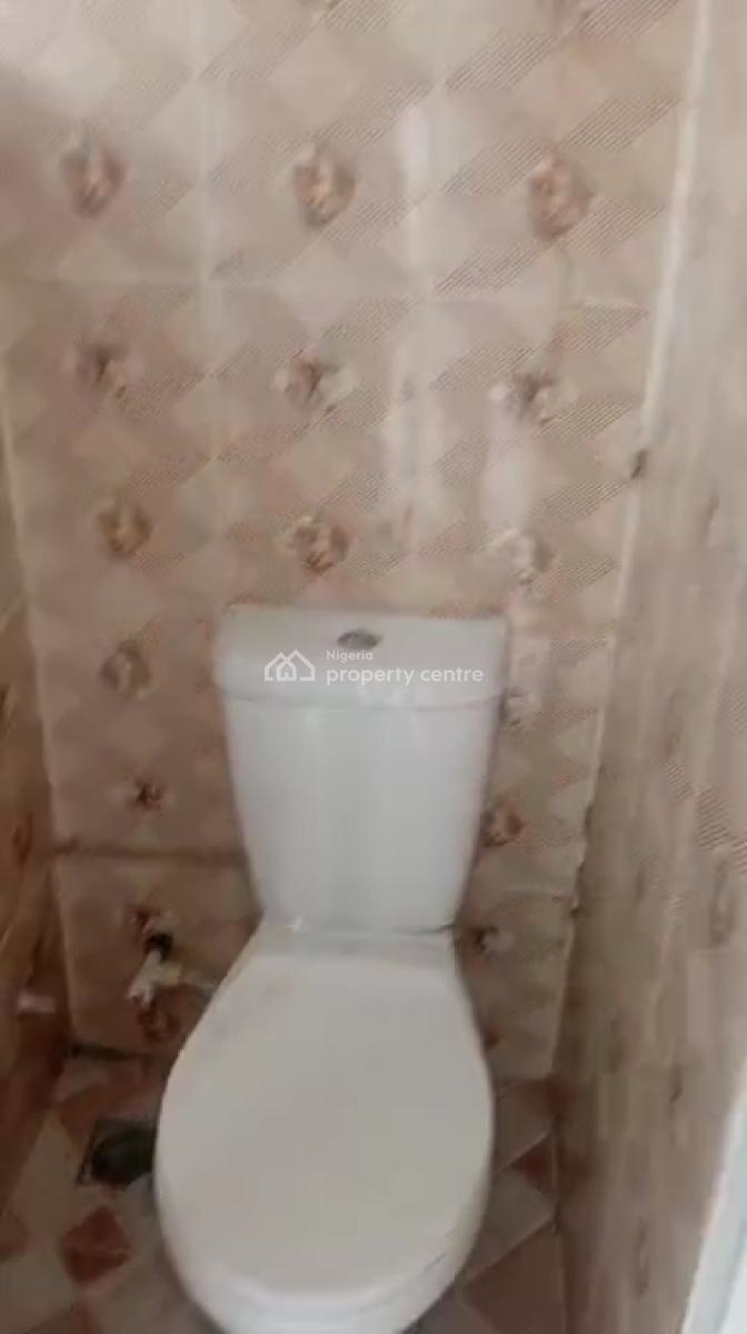 Standard & Spacious 2-bedroom Flat, Fadipe Street, Shomolu, Lagos, Flat / Apartment for Rent