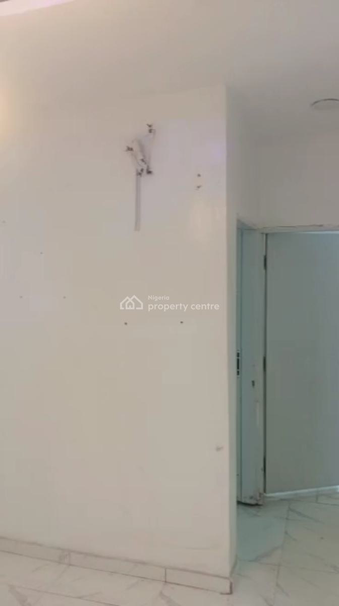 Standard & Spacious 2-bedroom Flat, Fadipe Street, Shomolu, Lagos, Flat / Apartment for Rent