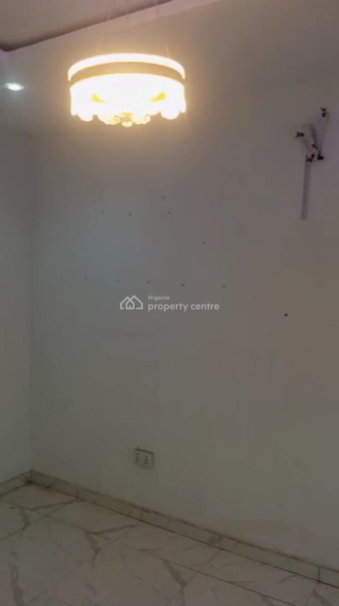 Standard & Spacious 2-bedroom Flat, Fadipe Street, Shomolu, Lagos, Flat / Apartment for Rent