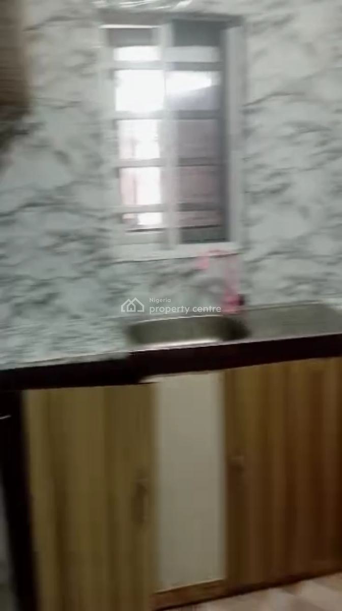 Standard & Spacious 2-bedroom Flat, Fadipe Street, Shomolu, Lagos, Flat / Apartment for Rent