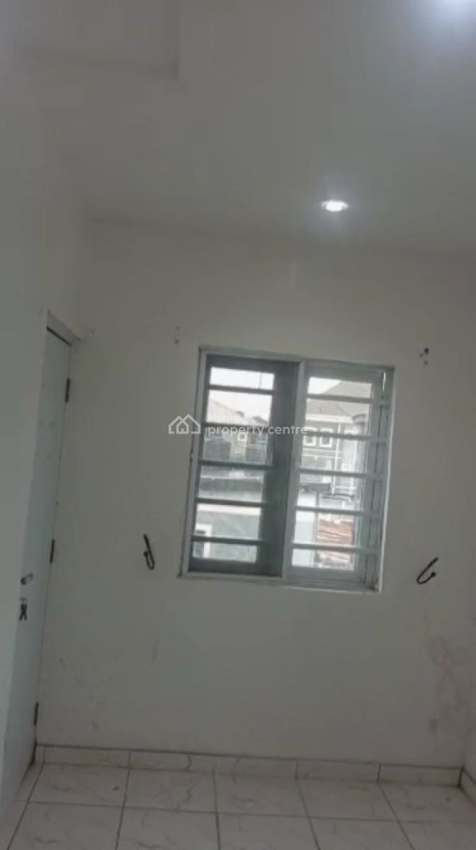 Standard & Spacious 2-bedroom Flat, Fadipe Street, Shomolu, Lagos, Flat / Apartment for Rent