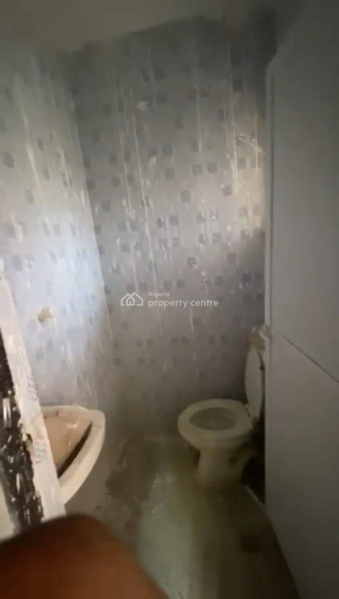 Standard & Spacious 3-bedroom Flat, Akoka, Yaba, Lagos, Flat / Apartment for Rent