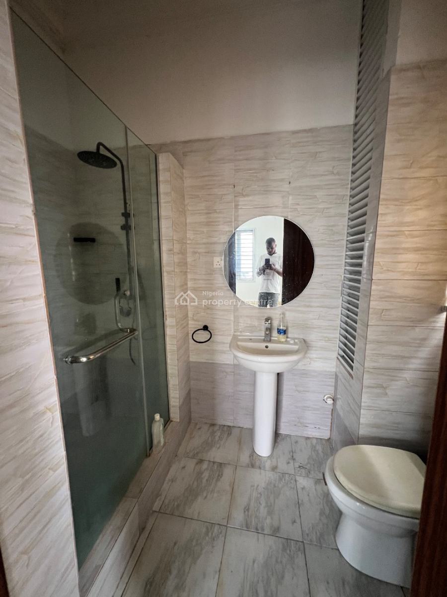Well Maintained, Tastefully Finished, Three (3) Bedroom Apartment, Lekki Phase 1, Lekki, Lagos, Flat / Apartment for Rent