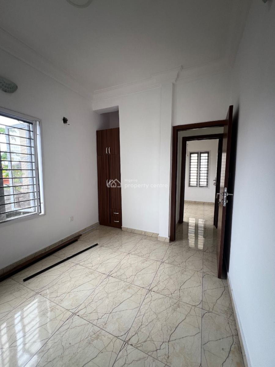 Well Maintained, Tastefully Finished, Three (3) Bedroom Apartment, Lekki Phase 1, Lekki, Lagos, Flat / Apartment for Rent