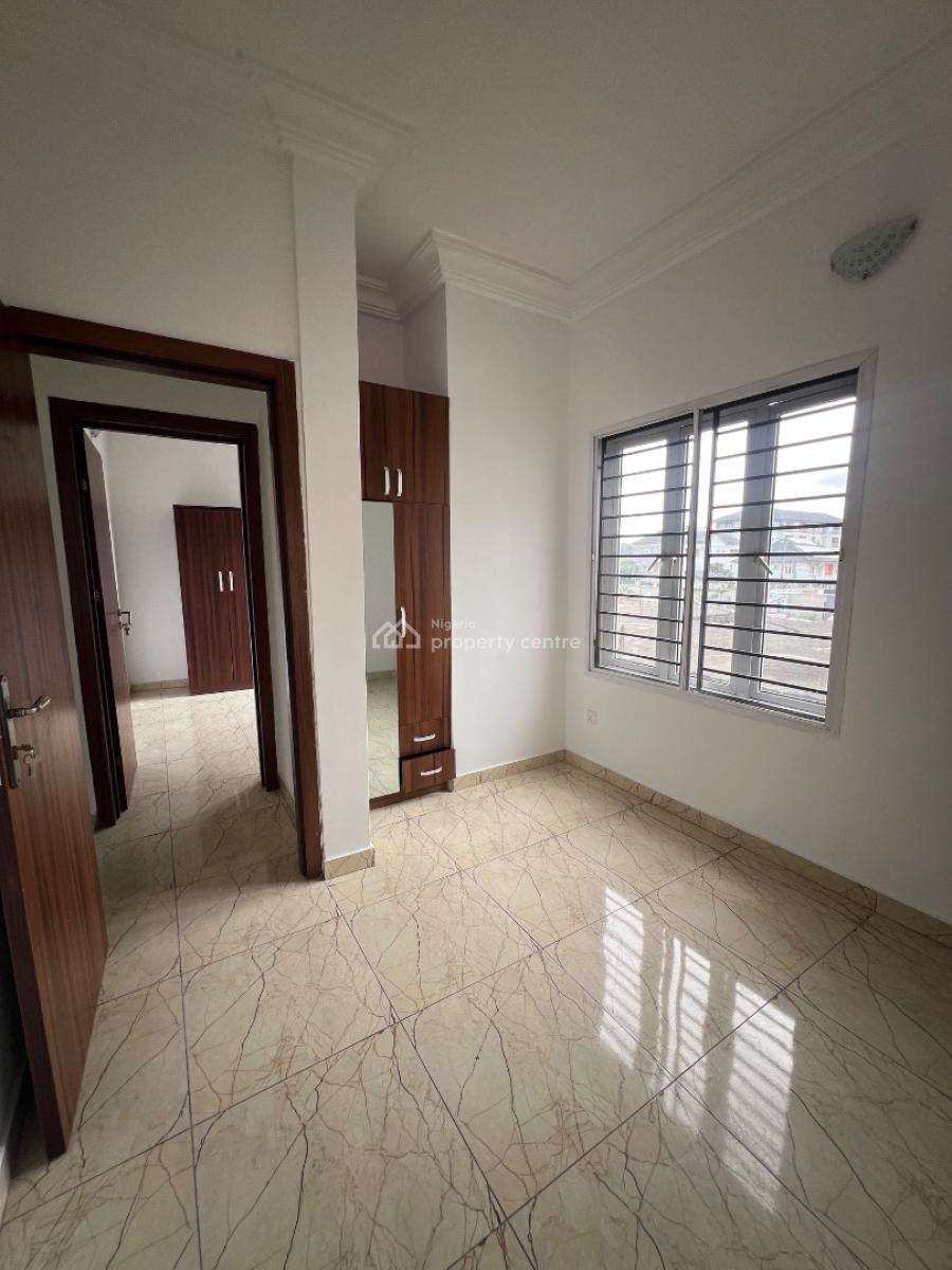 Well Maintained, Tastefully Finished, Three (3) Bedroom Apartment, Lekki Phase 1, Lekki, Lagos, Flat / Apartment for Rent