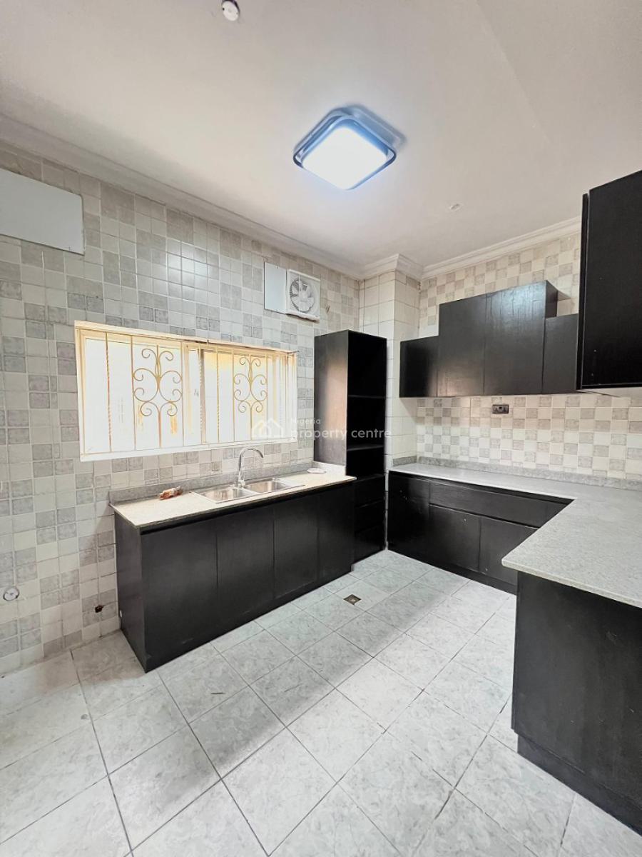 4 Bedrooms Terrace with Bq in a Secured Estate, Lekki Phase 1, Lekki, Lagos, Terraced Duplex for Rent