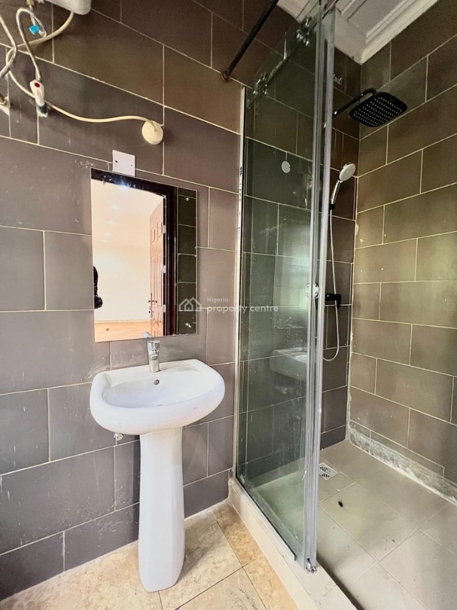 4 Bedrooms Terrace with Bq in a Secured Estate, Lekki Phase 1, Lekki, Lagos, Terraced Duplex for Rent