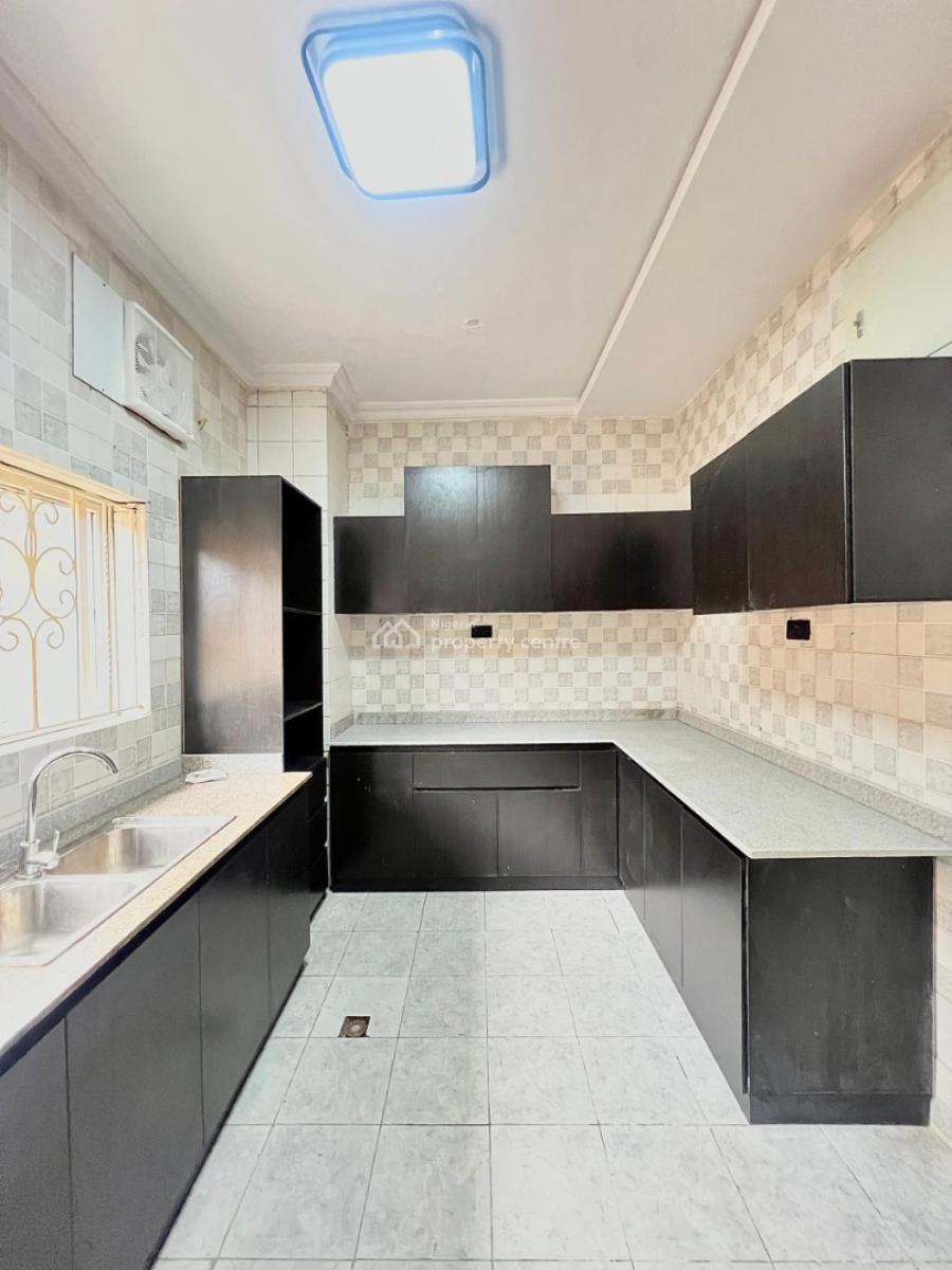 4 Bedrooms Terrace with Bq in a Secured Estate, Lekki Phase 1, Lekki, Lagos, Terraced Duplex for Rent
