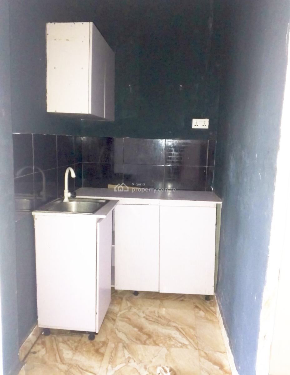 Nice and Standard Self Contain with Kitchen, Chevy View, Chevron, Lekki Expressway, Lekki, Lagos, Self Contain (single Rooms) for Rent
