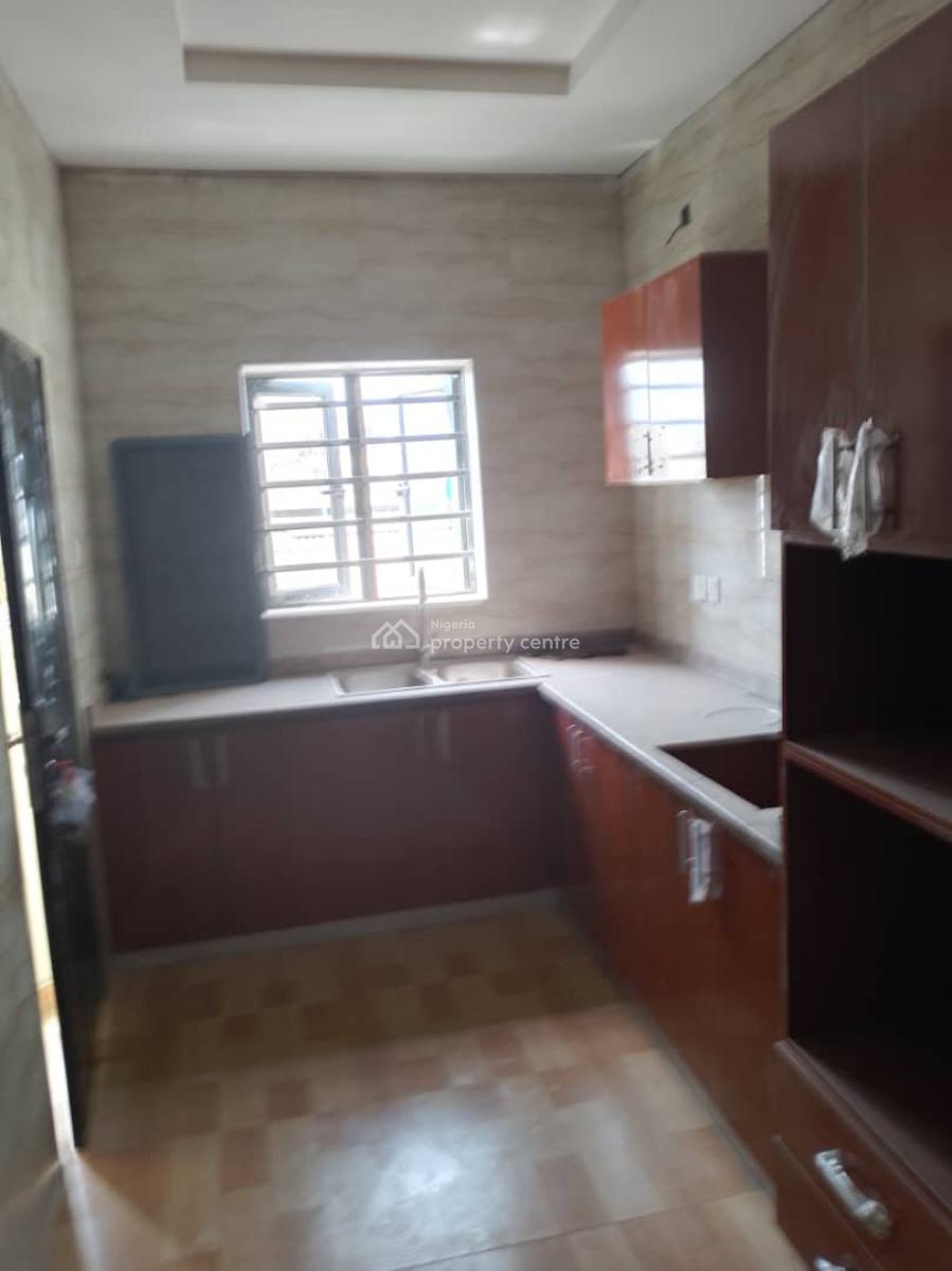 3bedroom Flat on a 2nd Floor  in a Secured Estate in Orchid, Buena Vista, Lekki, Lagos, Flat / Apartment for Rent