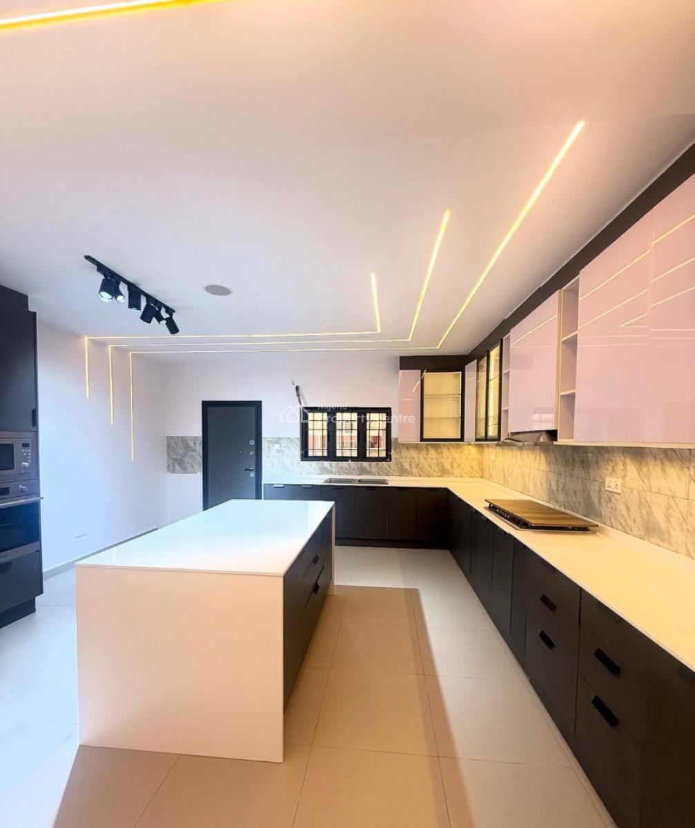 5 Bedroom Semi-detached Detached Duplex with Bq, Guzape District, Abuja, Semi-detached Duplex for Sale