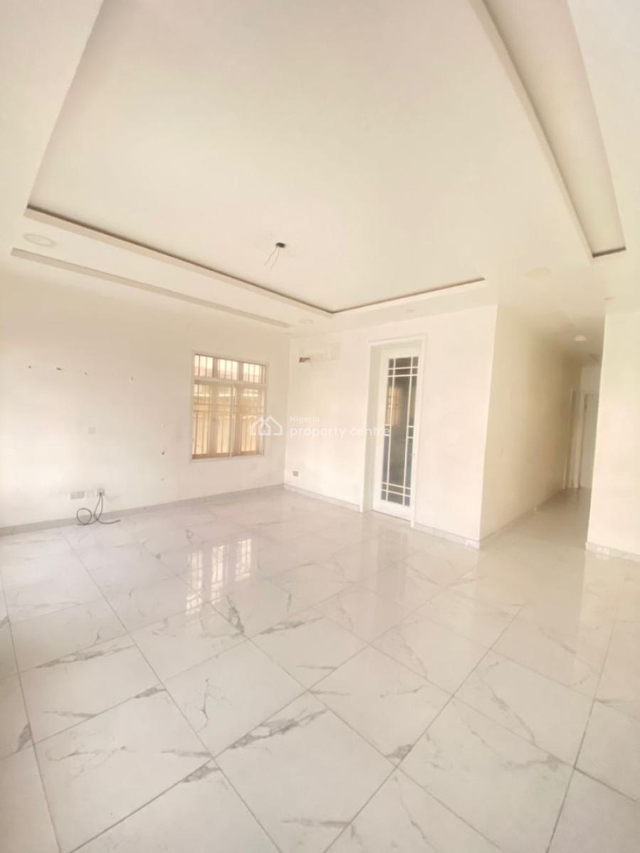 Lovely 2 Bedroom Ground Floor Apartment with Bq, Lekki Phase 1, Lekki, Lagos, Flat / Apartment for Rent