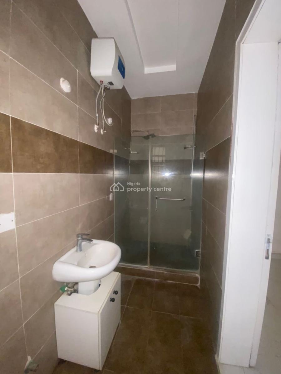Lovely 2 Bedroom Ground Floor Apartment with Bq, Lekki Phase 1, Lekki, Lagos, Flat / Apartment for Rent