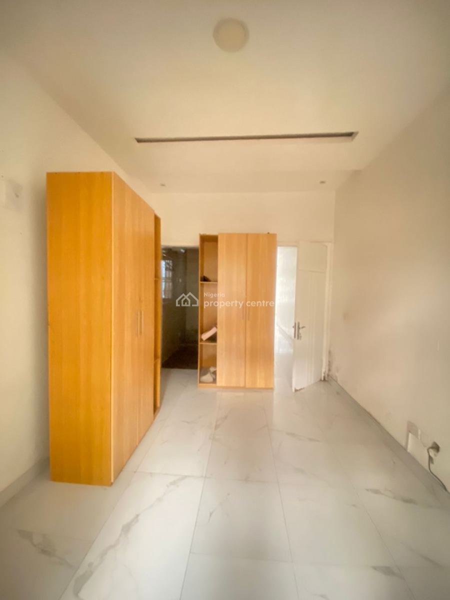 Lovely 2 Bedroom Ground Floor Apartment with Bq, Lekki Phase 1, Lekki, Lagos, Flat / Apartment for Rent