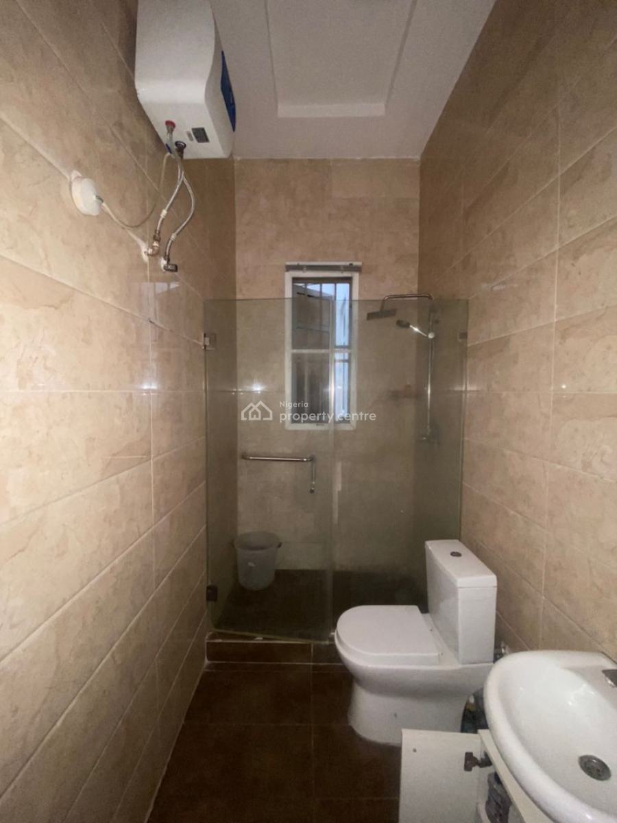 Lovely 2 Bedroom Ground Floor Apartment with Bq, Lekki Phase 1, Lekki, Lagos, Flat / Apartment for Rent
